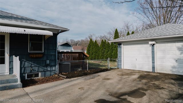 3332 McKee Avenue Sw, Wyoming, MI 49509
