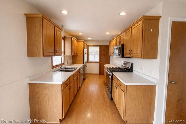3332 McKee Avenue Sw, Wyoming, MI 49509