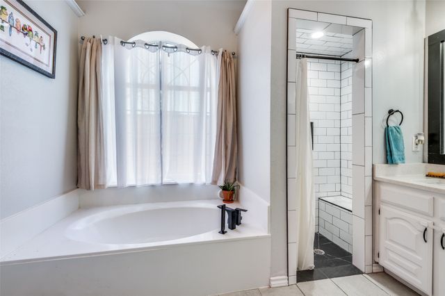 2521 Classic Court W, Bedford, TX 76021