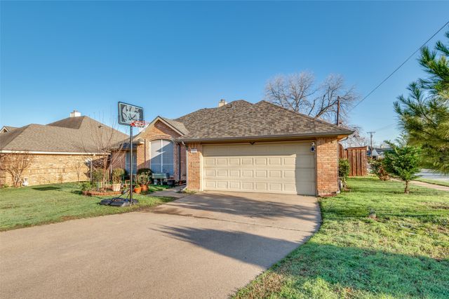 2521 Classic Court W, Bedford, TX 76021