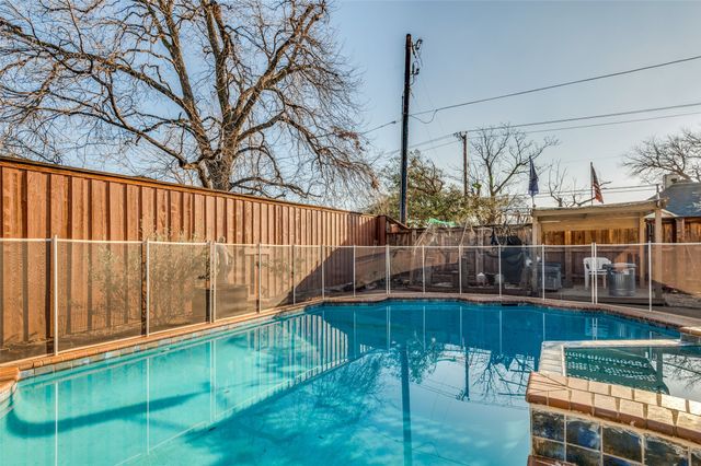 2521 Classic Court W, Bedford, TX 76021