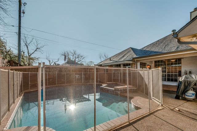 2521 Classic Court W, Bedford, TX 76021