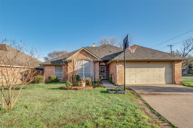2521 Classic Court W, Bedford, TX 76021