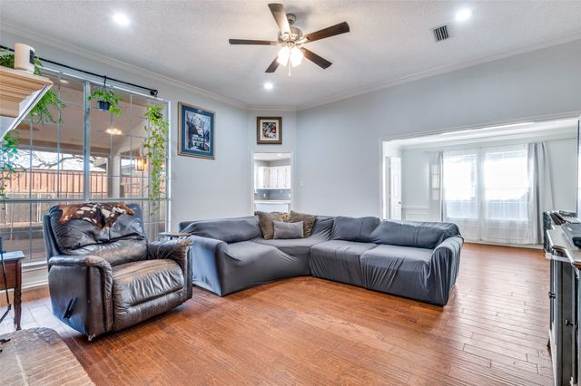 2521 Classic Court W, Bedford, TX 76021