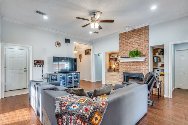 2521 Classic Court W, Bedford, TX 76021