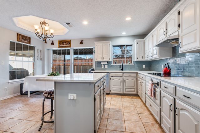 2521 Classic Court W, Bedford, TX 76021