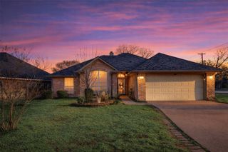 2521 Classic Court W, Bedford, TX 76021