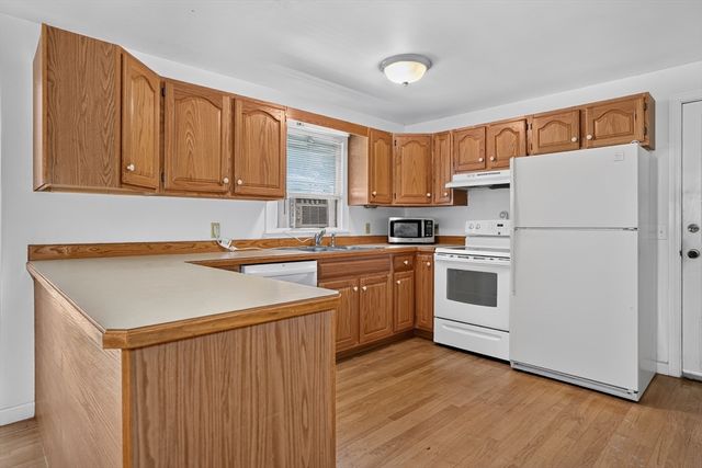 15 Burbank Ln, Lancaster, MA 01523