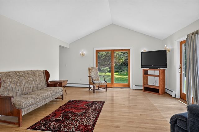 15 Burbank Ln, Lancaster, MA 01523