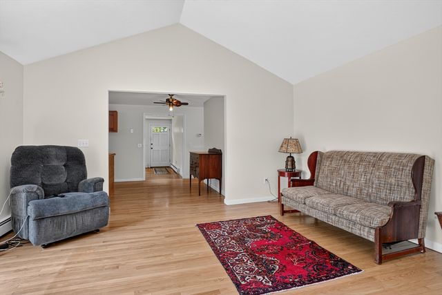 15 Burbank Ln, Lancaster, MA 01523