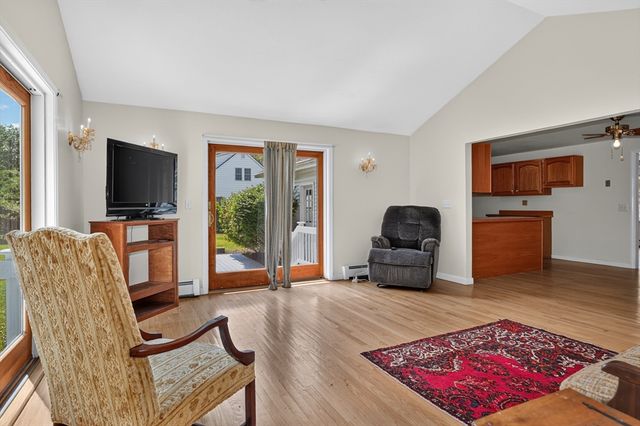 15 Burbank Ln, Lancaster, MA 01523