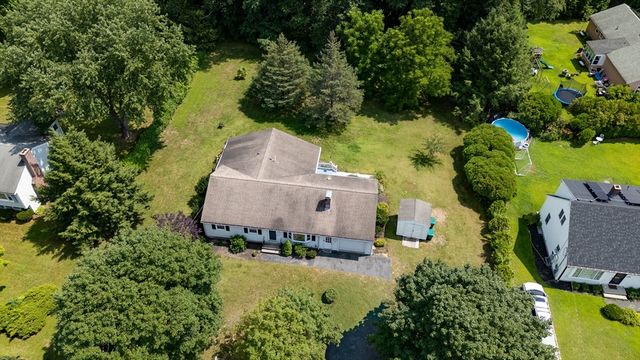 15 Burbank Ln, Lancaster, MA 01523