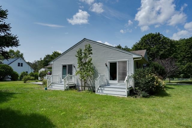 15 Burbank Ln, Lancaster, MA 01523