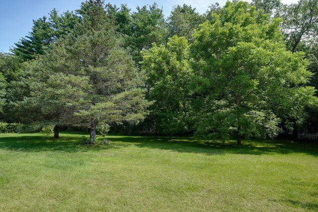 15 Burbank Ln, Lancaster, MA 01523