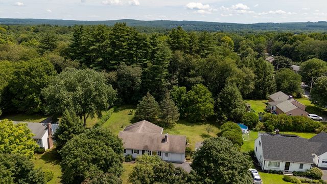 15 Burbank Ln, Lancaster, MA 01523