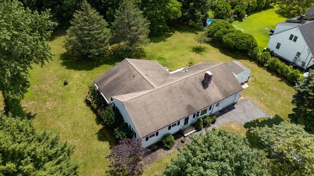 15 Burbank Ln, Lancaster, MA 01523