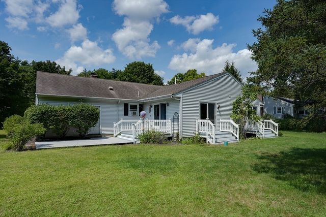 15 Burbank Ln, Lancaster, MA 01523