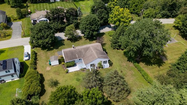 15 Burbank Ln, Lancaster, MA 01523