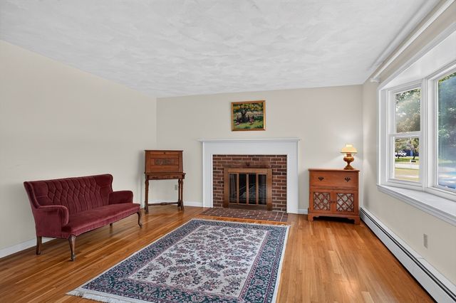15 Burbank Ln, Lancaster, MA 01523