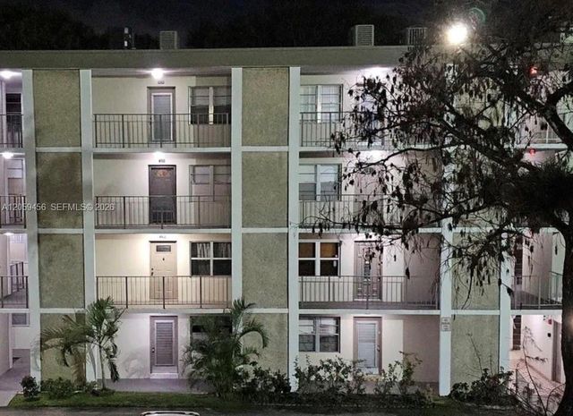 3070 NW 48th Ter 413, Lauderdale Lakes, FL 33313