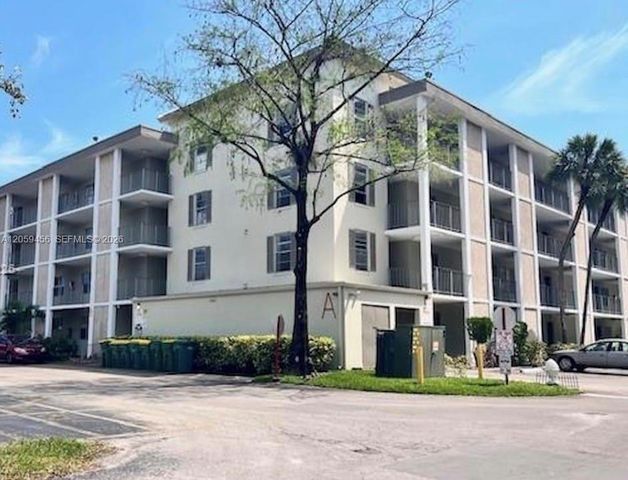 3070 NW 48th Ter 413, Lauderdale Lakes, FL 33313
