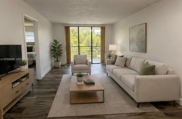 3070 NW 48th Ter 413, Lauderdale Lakes, FL 33313