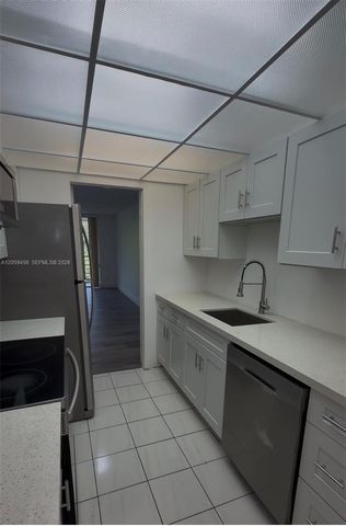 3070 NW 48th Ter 413, Lauderdale Lakes, FL 33313