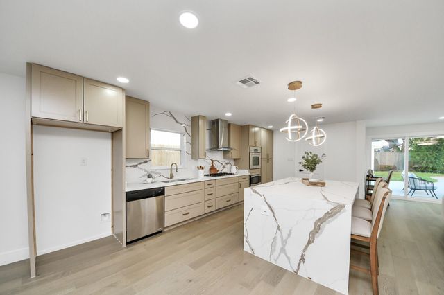 12318 Queensbury Lane, Houston, TX 77024