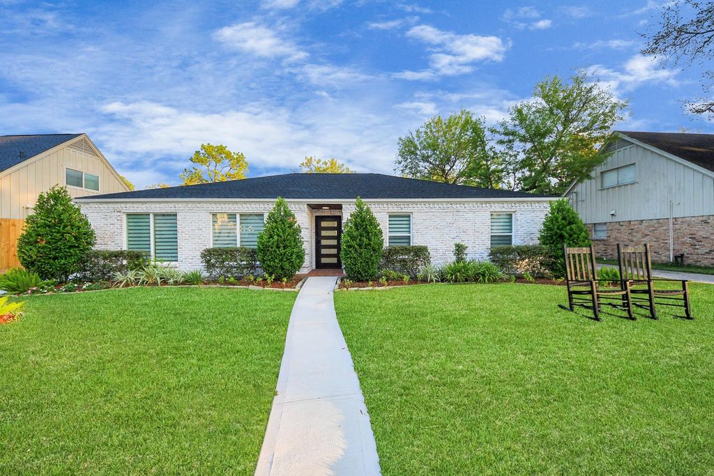 12318 Queensbury Lane, Houston, TX 77024