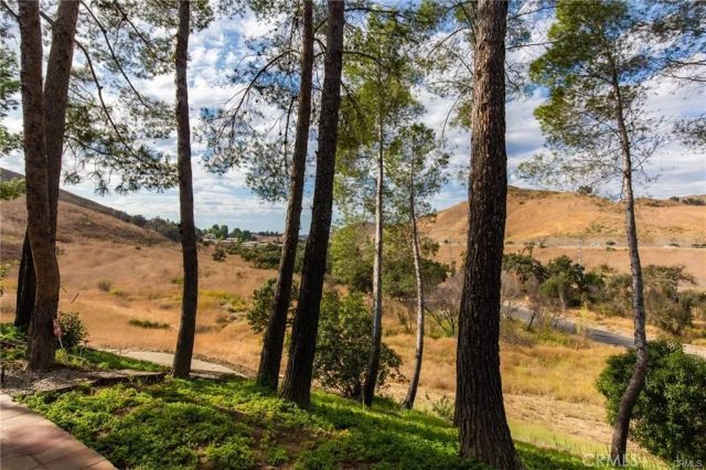 27601 Endeavor Street, Agoura Hills, CA 91301