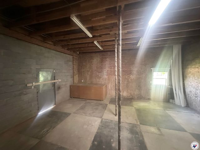 100 Central Avenue, Marietta, TX 75566