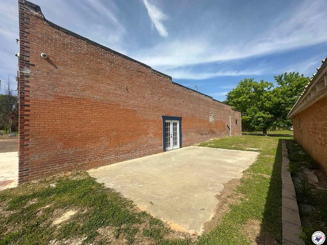 100 Central Avenue, Marietta, TX 75566