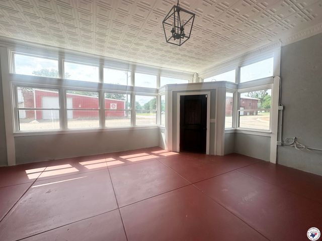 100 Central Avenue, Marietta, TX 75566