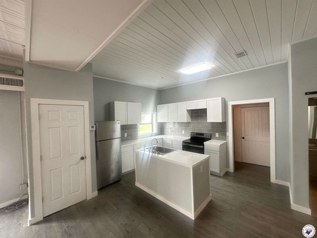 100 Central Avenue, Marietta, TX 75566