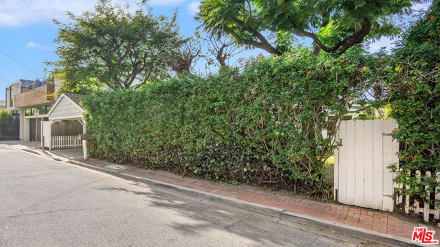 547 Stassi Lane, Santa Monica, CA 90402