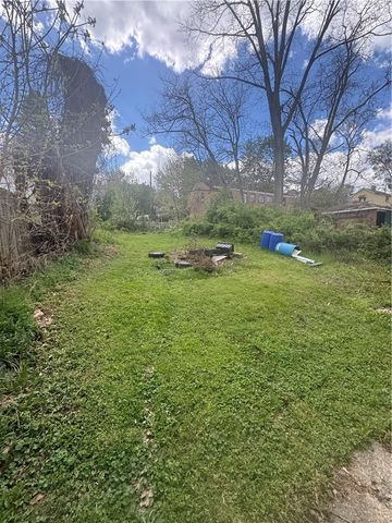 119 5th St, California, PA 15419