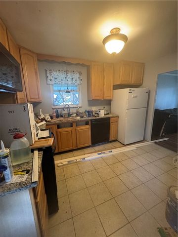 119 5th St, California, PA 15419