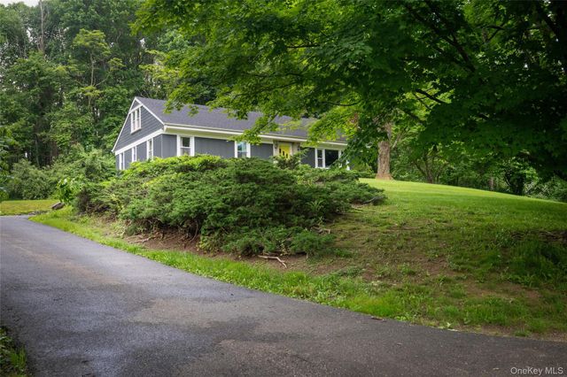 1 Hennessey Lane, Poughkeepsie, NY 12603