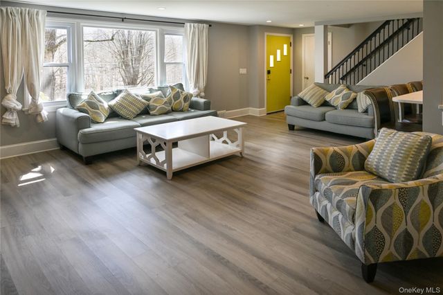 1 Hennessey Lane, Poughkeepsie, NY 12603