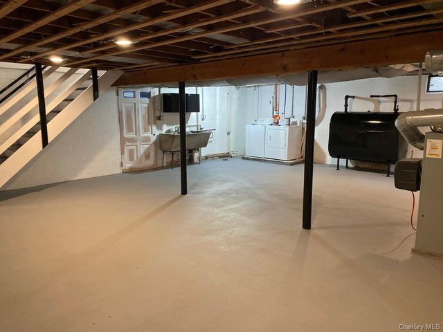 1 Hennessey Lane, Poughkeepsie, NY 12603