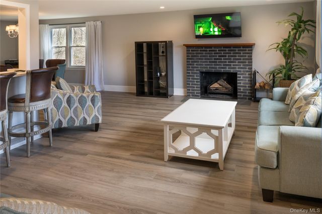 1 Hennessey Lane, Poughkeepsie, NY 12603