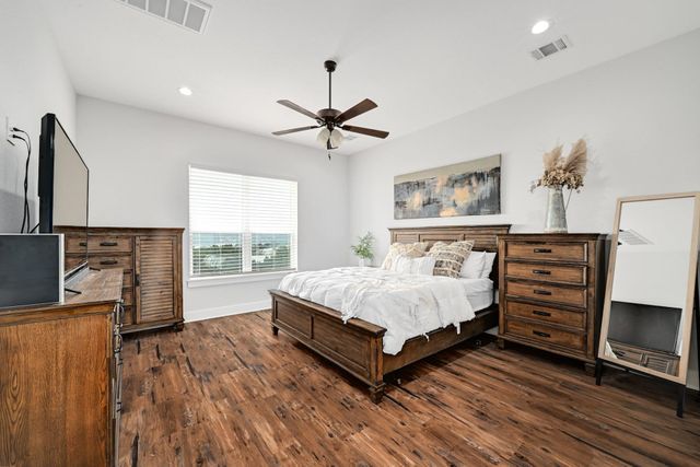 18502 Venture Dr DR, Point Venture, TX 78645