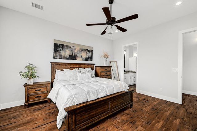 18502 Venture Dr DR, Point Venture, TX 78645