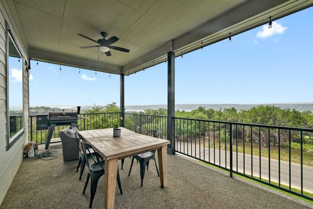 18502 Venture Dr DR, Point Venture, TX 78645