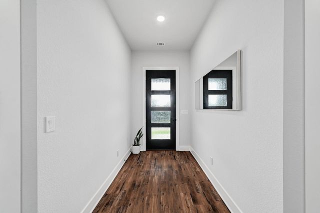 18502 Venture Dr DR, Point Venture, TX 78645