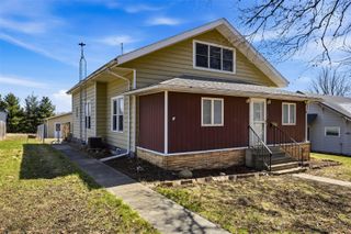 406 4th St, Deep River, IA 52222
