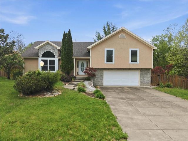 2709 S 23rd Street, Leavenworth, KS 66048