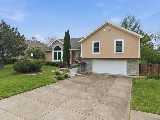 2709 S 23rd Street, Leavenworth, KS 66048