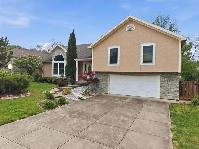 2709 S 23rd Street, Leavenworth, KS 66048