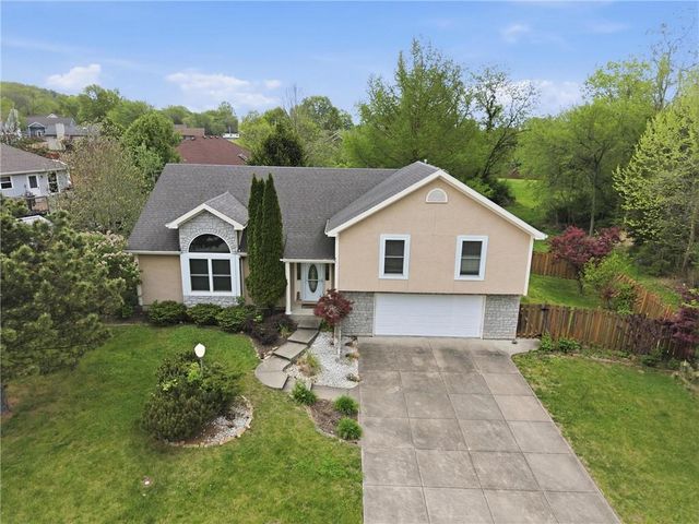 2709 S 23rd Street, Leavenworth, KS 66048